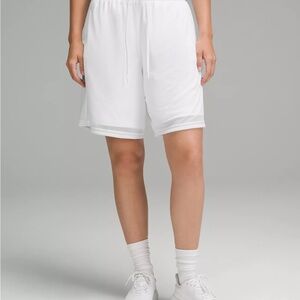 Lululemon relaxed fit Mesh Training Shorts 8”  White Shorts  NWT size 2